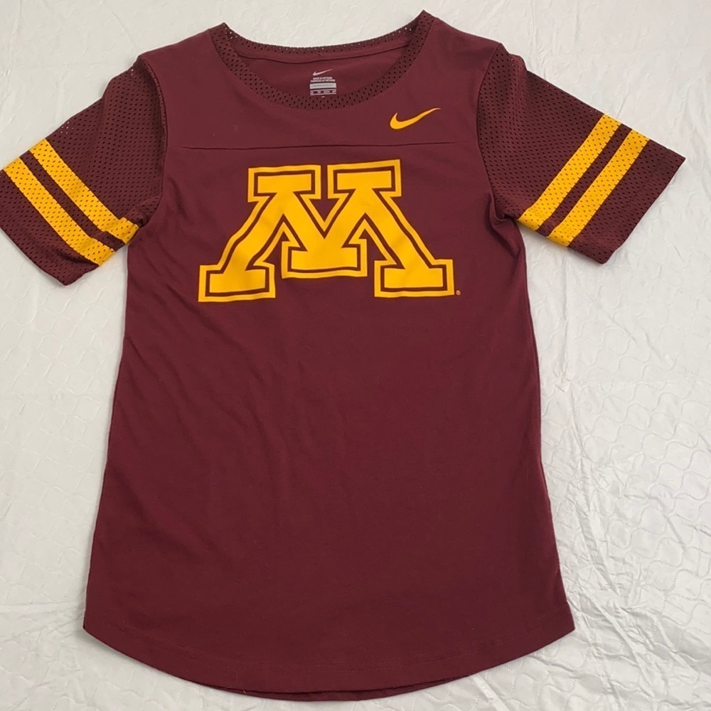 Nike Minnesota Golden Gophers jersey burgundy and gold t-shirt xs